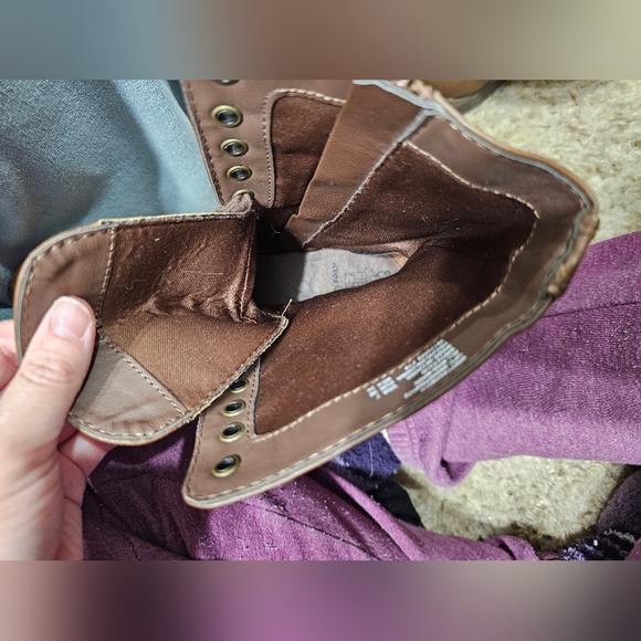 Boots - Picture 8 of 11